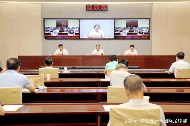 关注度拉满！76人官方发布圣诞大战VS湖人预热海报